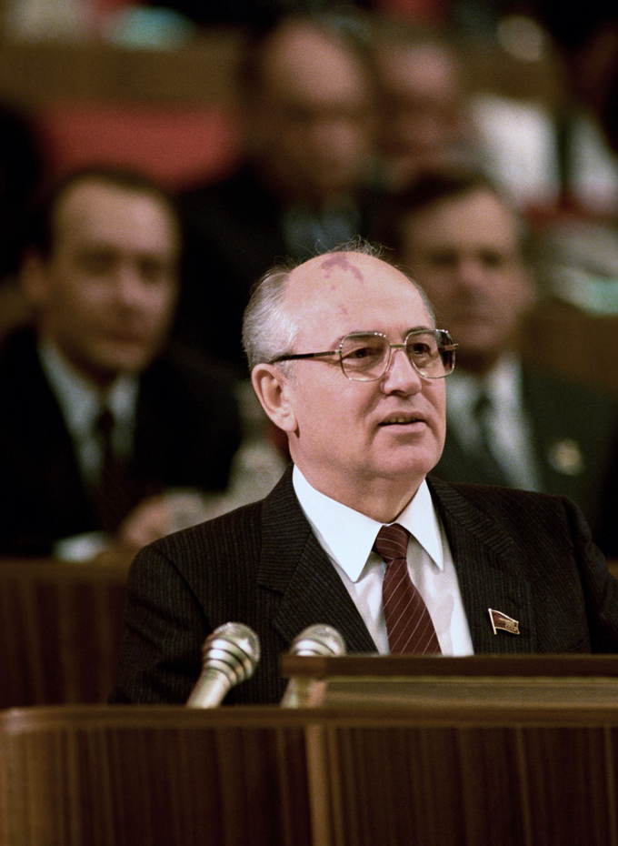 Vladimir Vyatkin, Michail Gorbačov na 20. kongrese Komunistického zväzu mládeže, 1. február 1987. Archív Ria Novosti